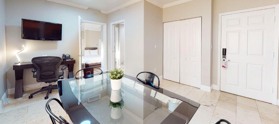 Double bed suite living room