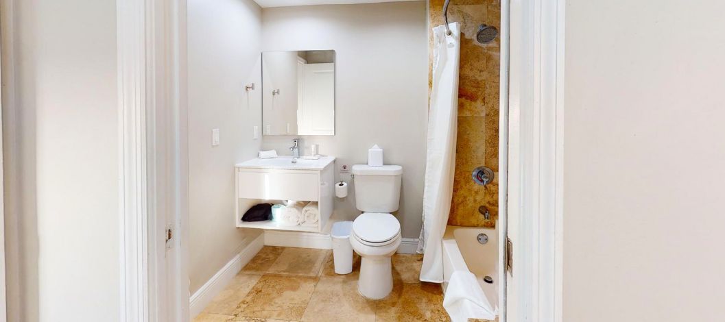 Double bed suite bathroom