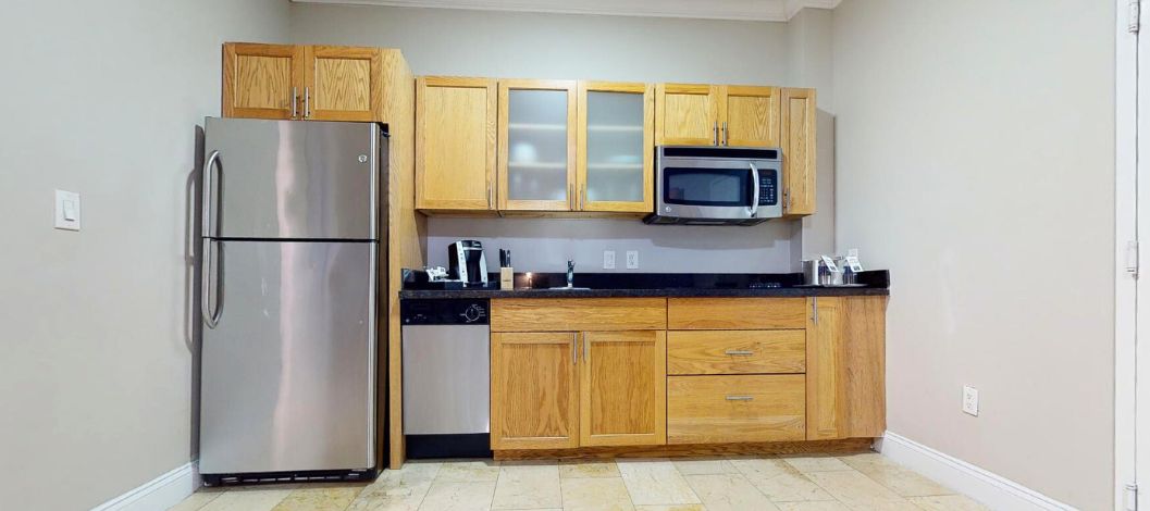 Deluxe king suite kitchen