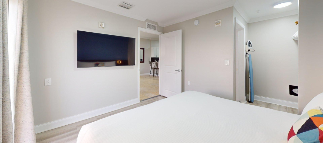 master king suite kitchen
