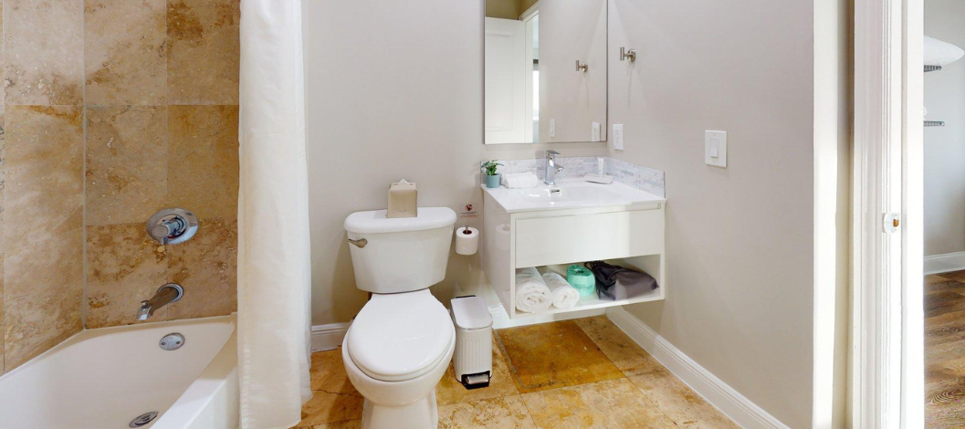 double bed suite bathroom