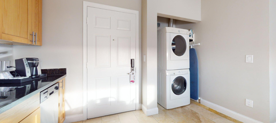 double bed suite bathroom